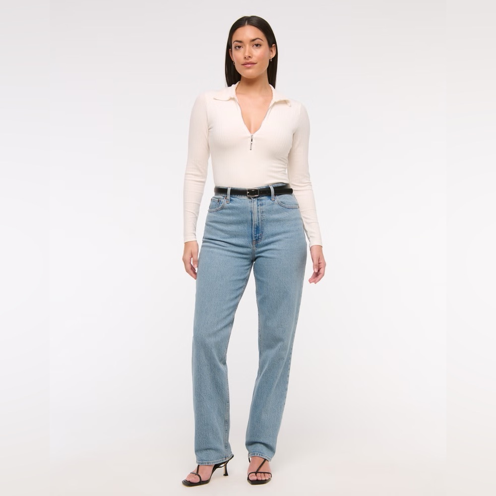 Abercrombie Curve Love Ultra High Rise 90s Straight Jean 32 Short